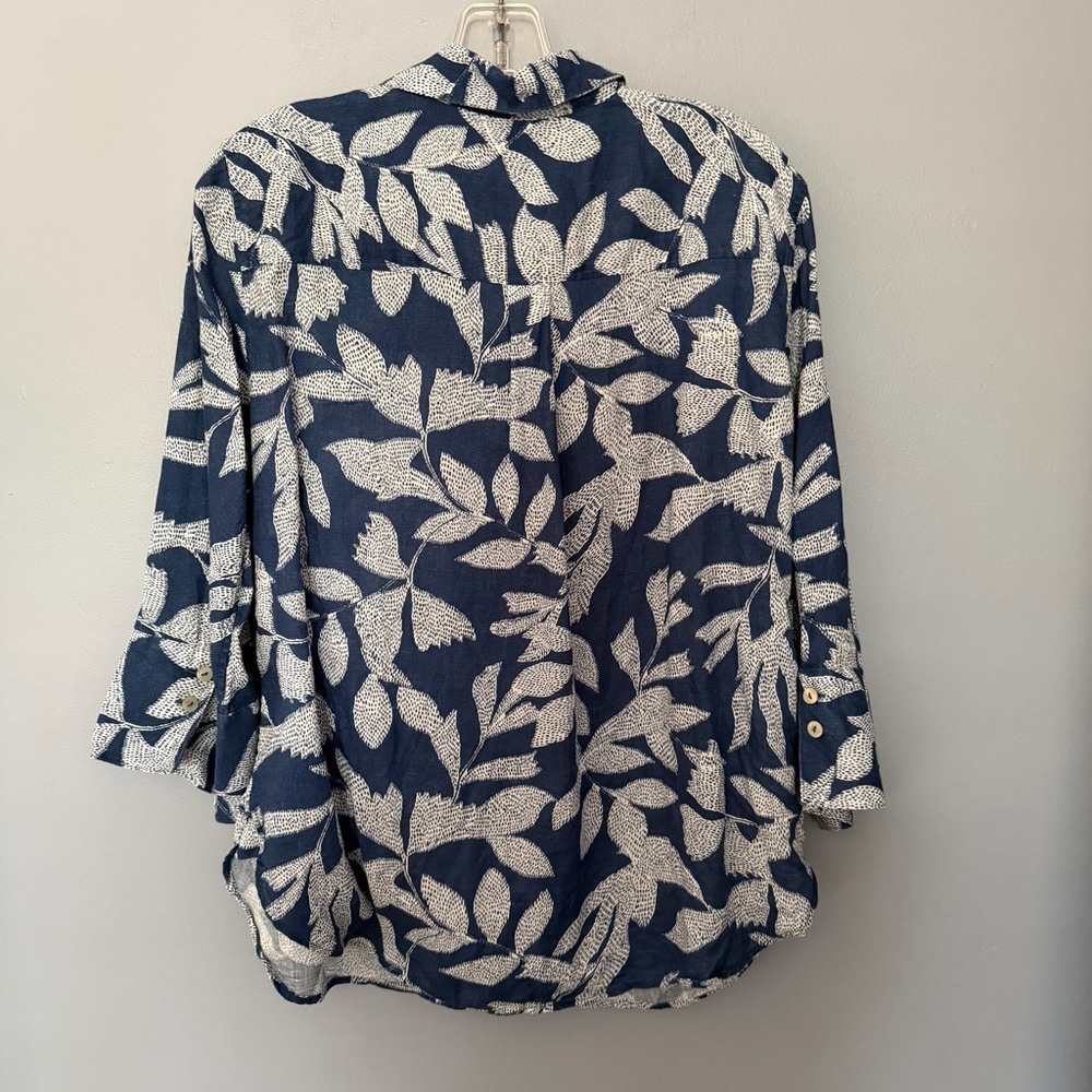 Chico’s Navy & White Leaf-Pattern Button-Down Shi… - image 8